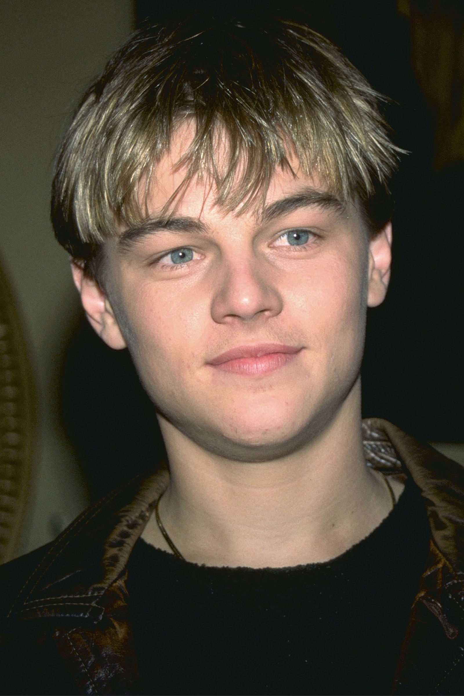 peinados de las celebridades Leonardo DiCaprio 1999