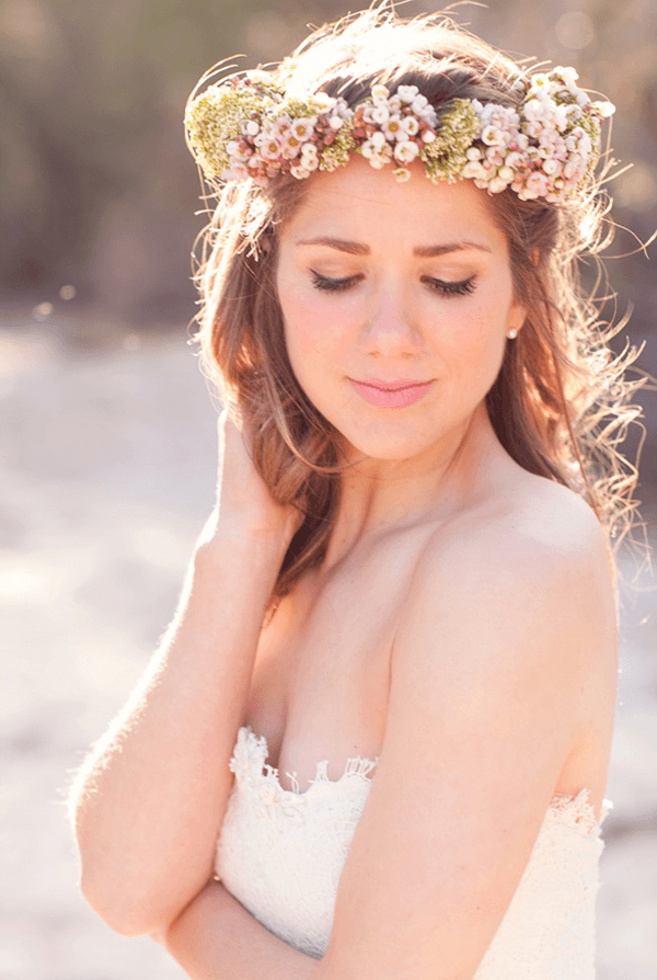peinados romántica boda con coronas florales