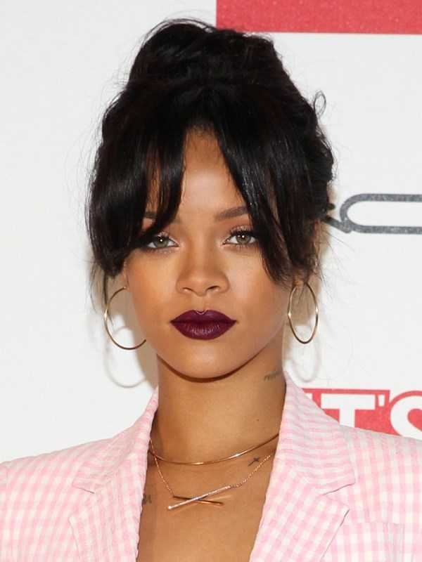  Rihannas-Updo-Con-A-Parted-Fringe 