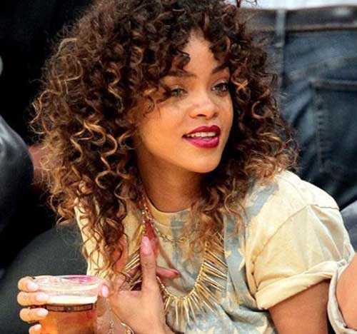 Rihanna de pelo largo rizado-18