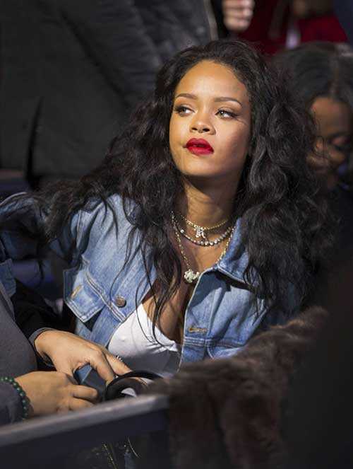 Rihanna de pelo largo rizado-6
