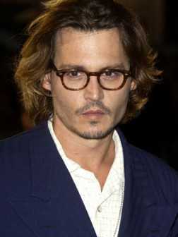  Johnny Depp golpea el peinado 